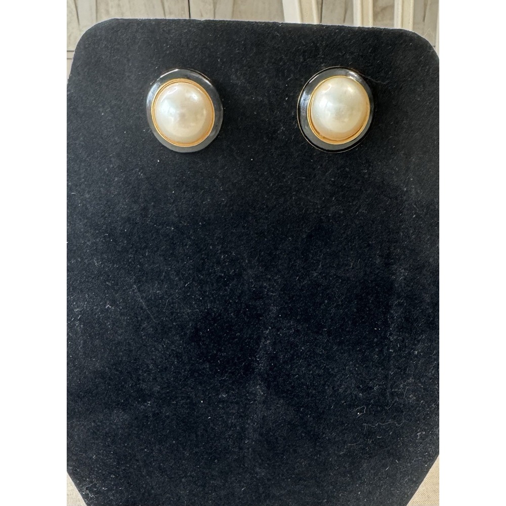 Vintage High End Black Enamel Faux Pearl Cabochon Round Gold Tone Post‎ Earrings